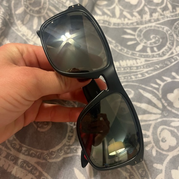 OAKLEY- lightly worn polarized sunglasses - Picture 4 of 7